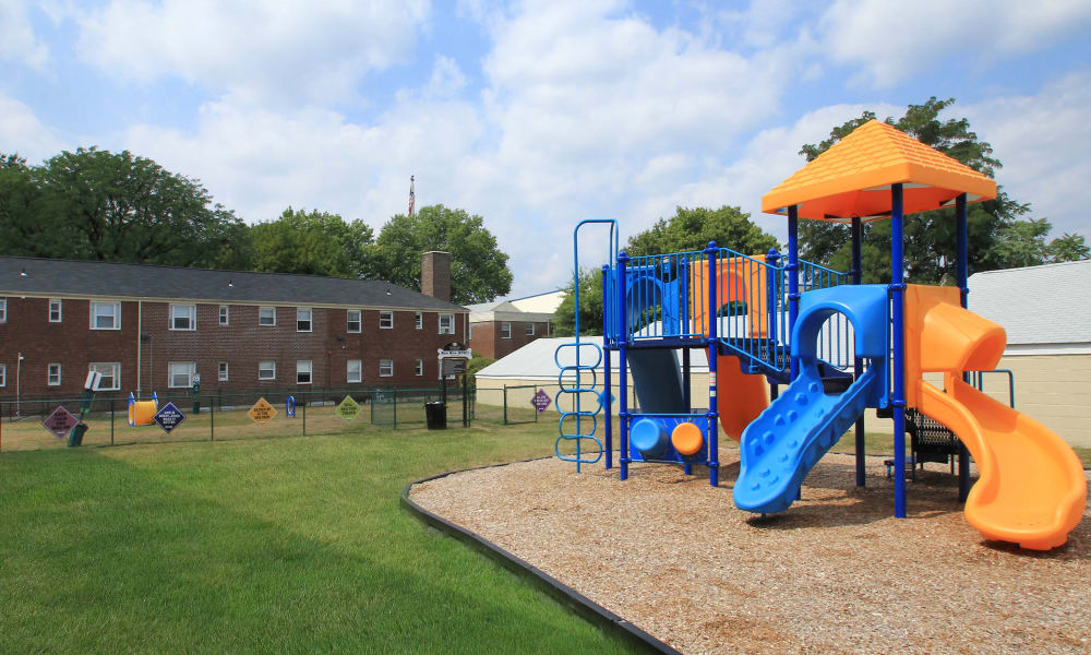 Photos of Elmwood Village Apartments & Townhomes in Elmwood Park