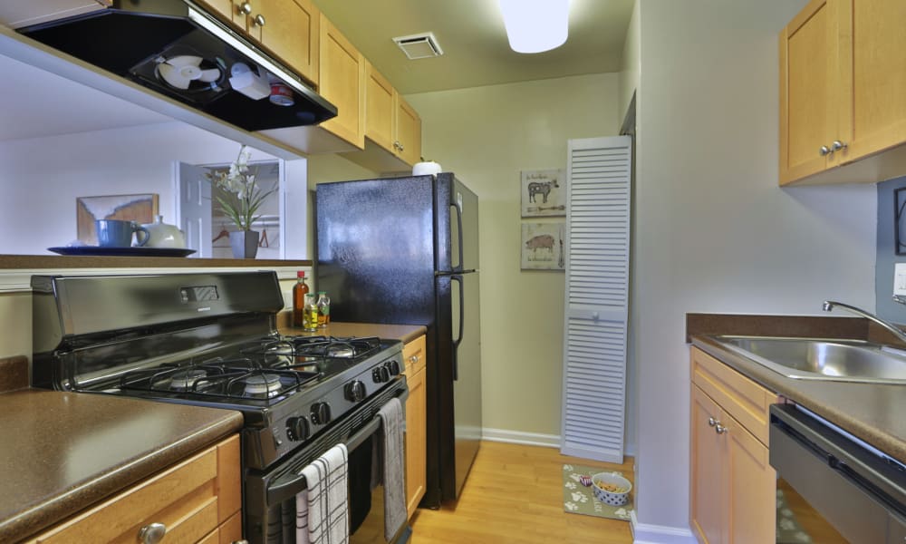 Parke Laurel Apartment Homes offers a fully equipped kitchen in Laurel, MD