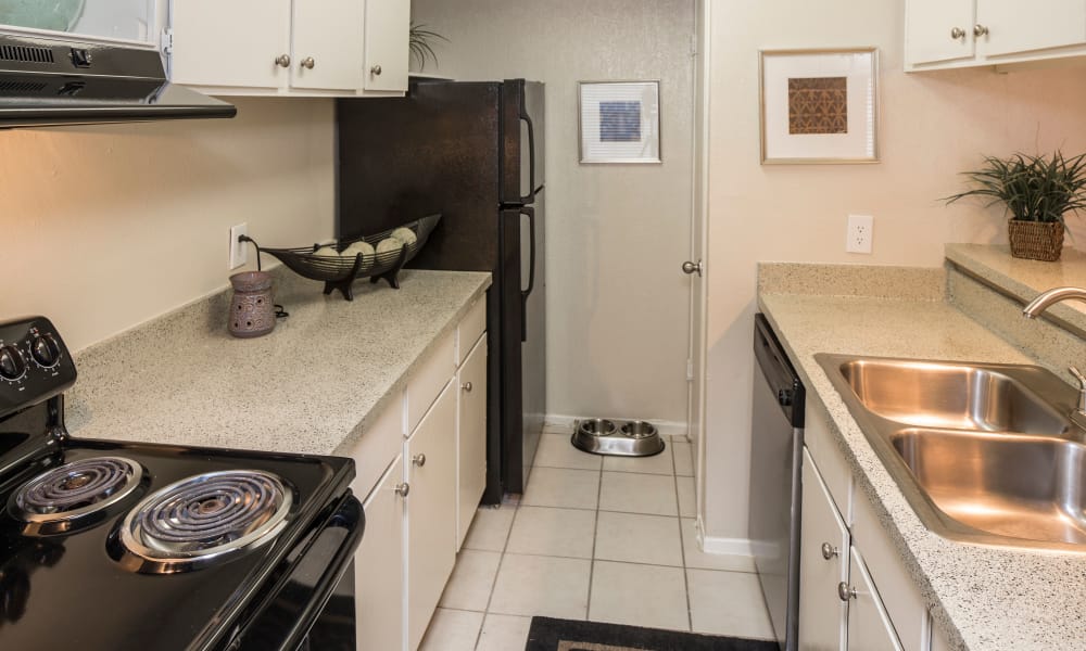 Ridgewood Preserve offers a kitchen in Arlington, TX