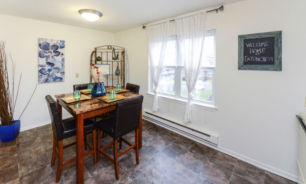 Dining room at Eatoncrest Apartment Homes