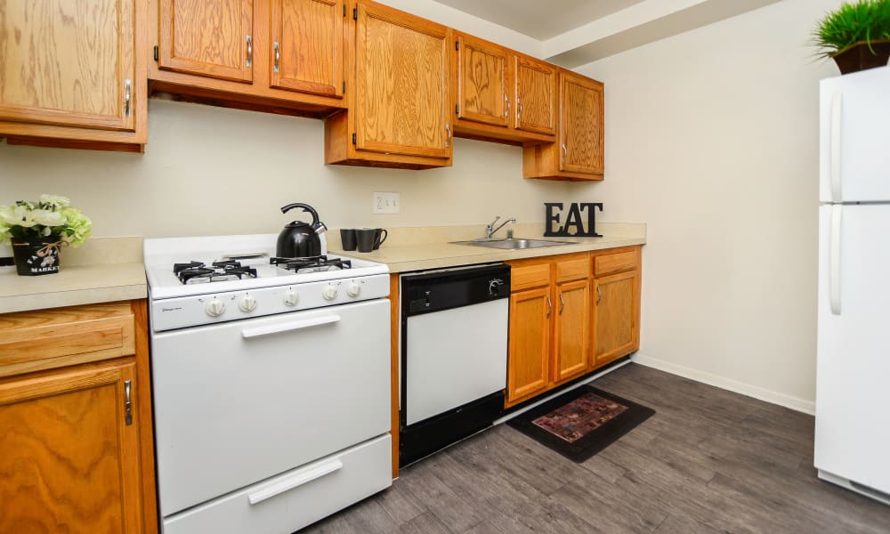 The Village of Chartleytowne Apartments & Townhomes offers a fully equipped kitchen in Reisterstown