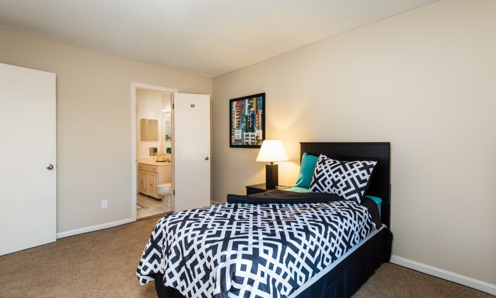 Photos of Regency Lakeside Apartment Homes in Omaha, NE