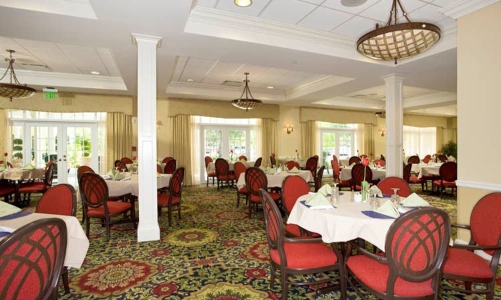Large open dining hall at Arbor Oaks at Lakeland Hills
