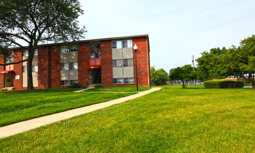 Photos of Charlesmont Apartment Homes in Dundalk, MD