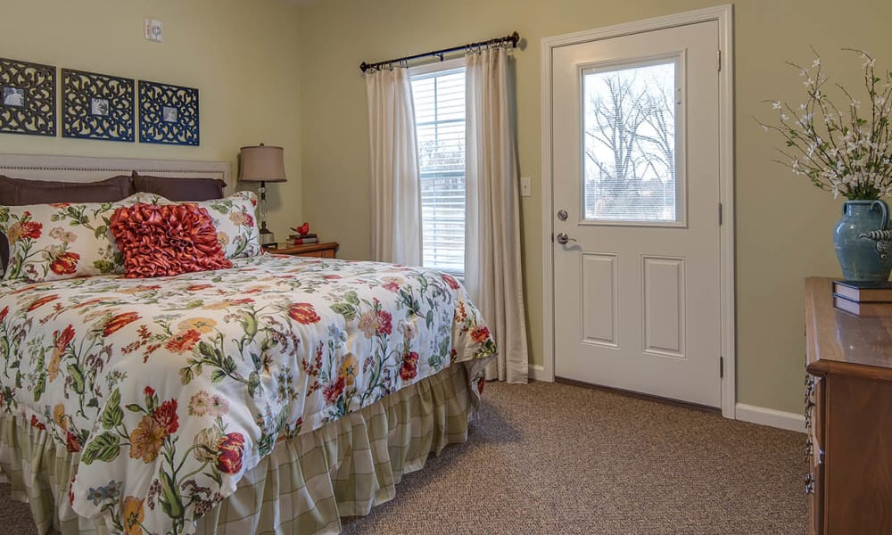 Bedroom for Independent living at La Bonne Maison Senior Living in Sikeston, Missouri