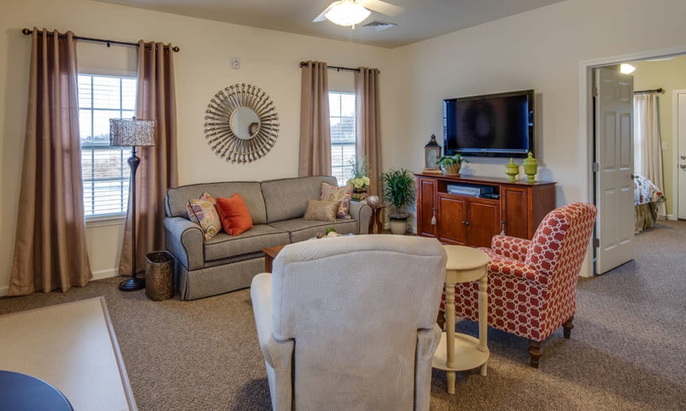 Living space with great amenities at La Bonne Maison Senior Living in Sikeston, Missouri