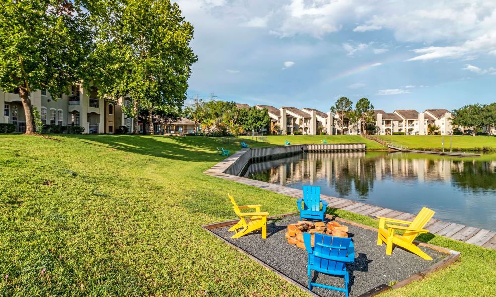 Lake at Signature Point Apartments in League City, Texas