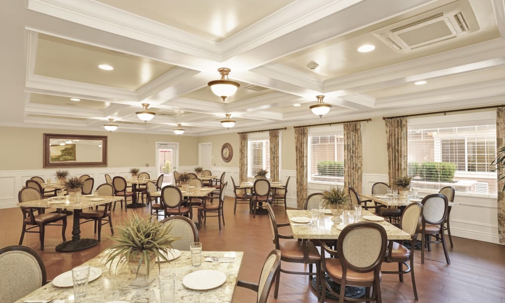 Elegant dining room at Highland Glen in Highland, Utah