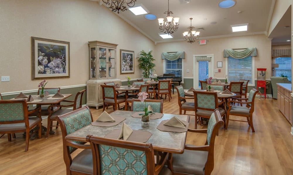 Dining area at the center of South Breeze Senior Living in Memphis, Tennessee