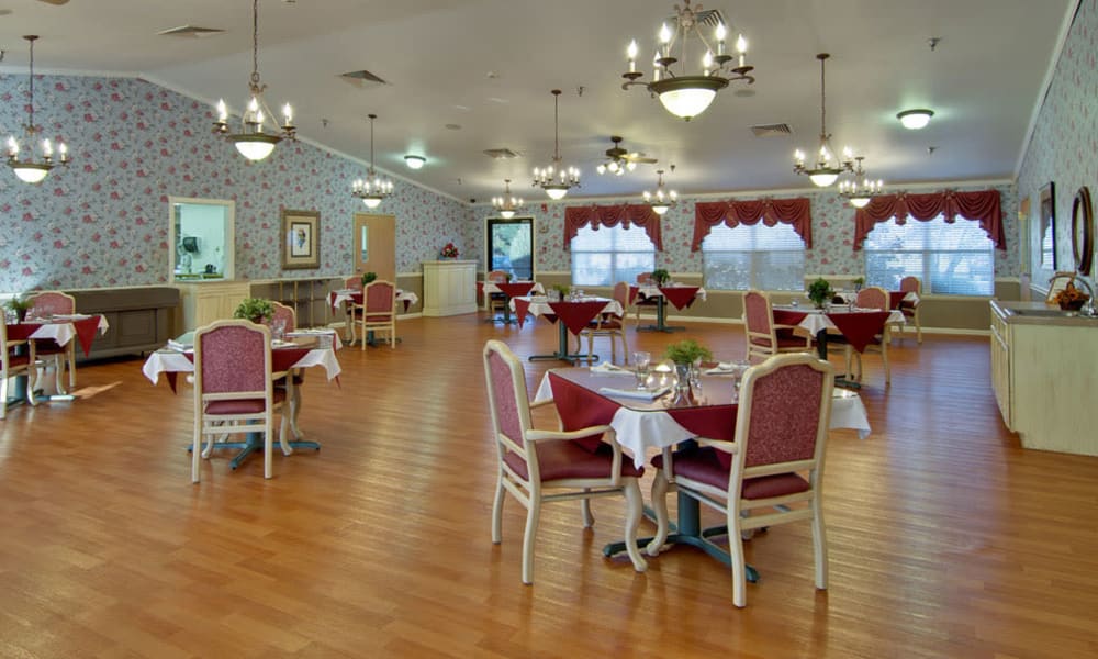 Spacious dining room at Cypress Point in Dexter, MO