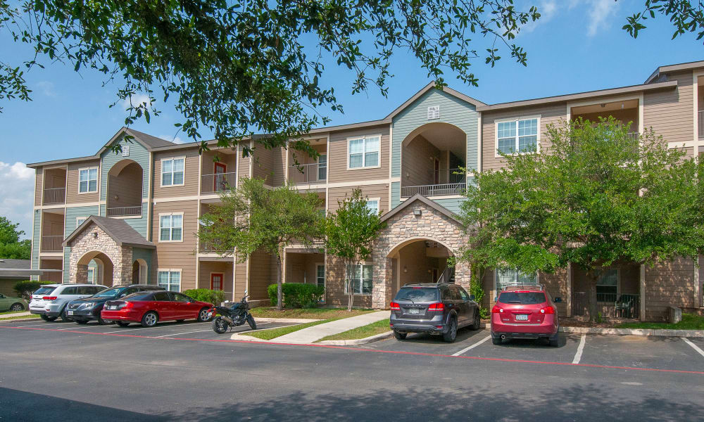 Parking lot and exterior building of apartments at Sunrise Canyon in Universal City, Texas