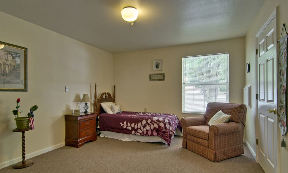 Spacious single bedroom at Bradford Court in Nixa, Missouri