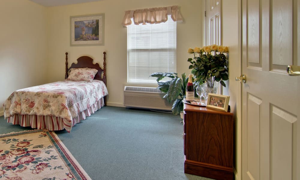 Spacious single bedroom at Harmony Hill in Huntingdon, Tennessee