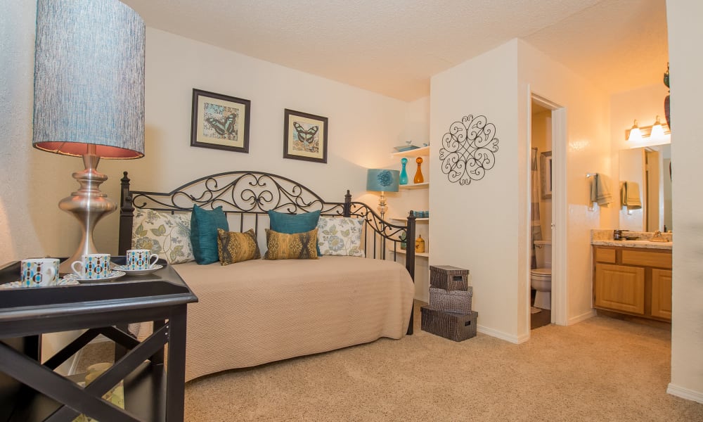 An apartment bedroom at Country Hollow in Tulsa, OK