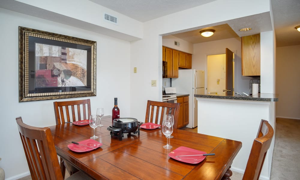 Dining Room at Hidden Lakes Apartment Homes in Miamisburg, OH