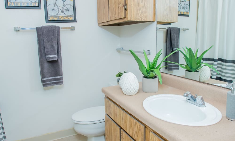 Clean bathroom at The Greens of Bedford in Tulsa, Oklahoma
