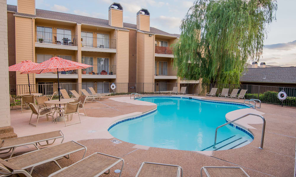 Swimming pool and lounge area at Windsail Apartments in Tulsa, Oklahoma