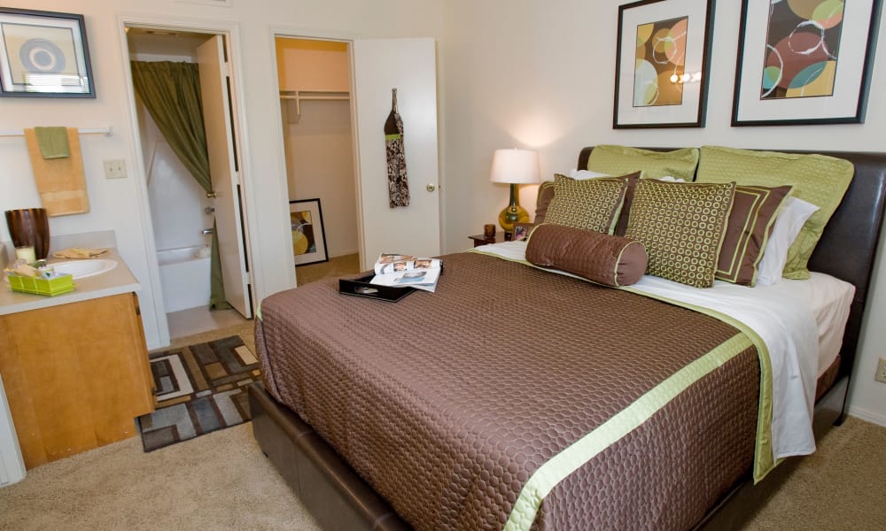 A large bed in an apartment at Boulder Ridge in Tulsa, OK