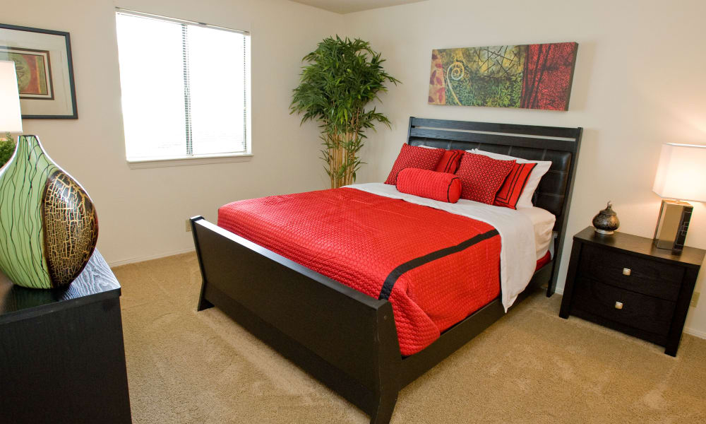 An apartment bedroom at Boulder Ridge in Tulsa, OK