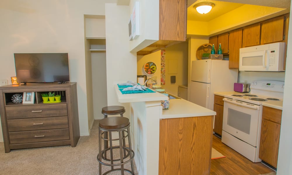 An apartment kitchen at Chardonnay in Tulsa, OK