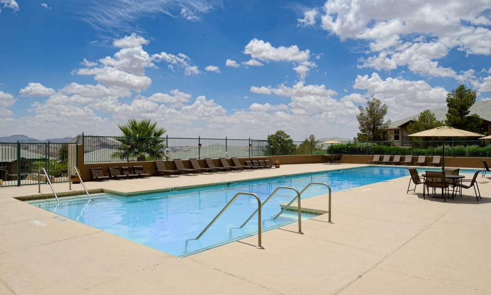 West El Paso, TX Luxury Apartments Acacia Park Apartments