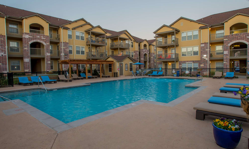 Mission Point Apartments offers a beautiful swimming pool in Moore, Oklahoma