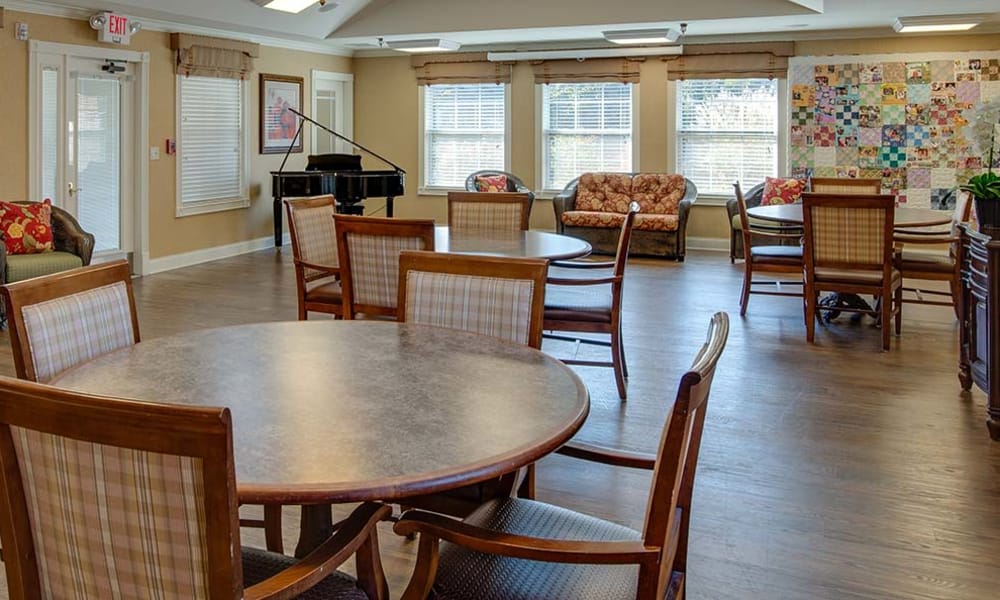 Dining area at the center of Parkwood Meadows Senior Living in Sainte Genevieve, Missouri
