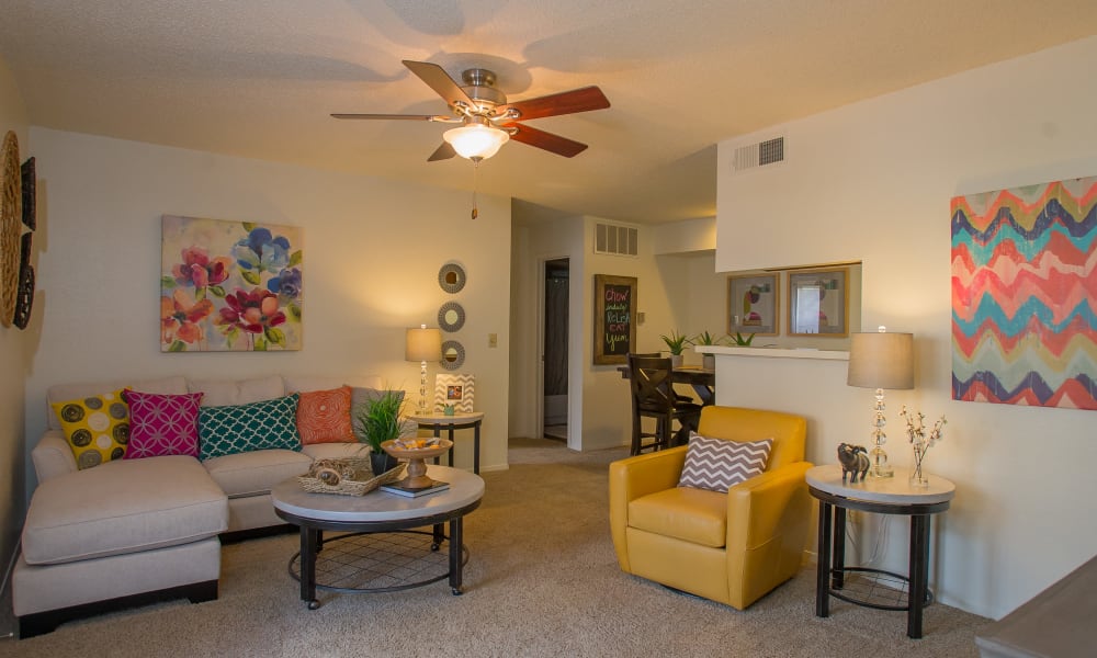 An open apartment floor plan at Cimarron Trails Apartments in Norman, OK