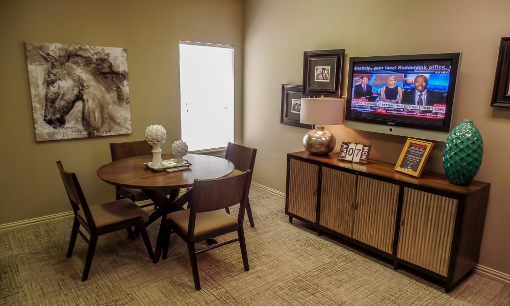A public seating area at Winchester Apartments in Amarillo, Texas
