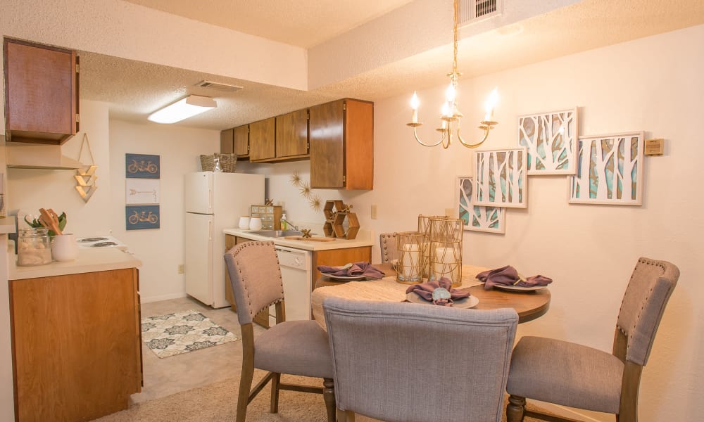 An apartment dining table at Cimarron Pointe Apartments in Oklahoma City, OK