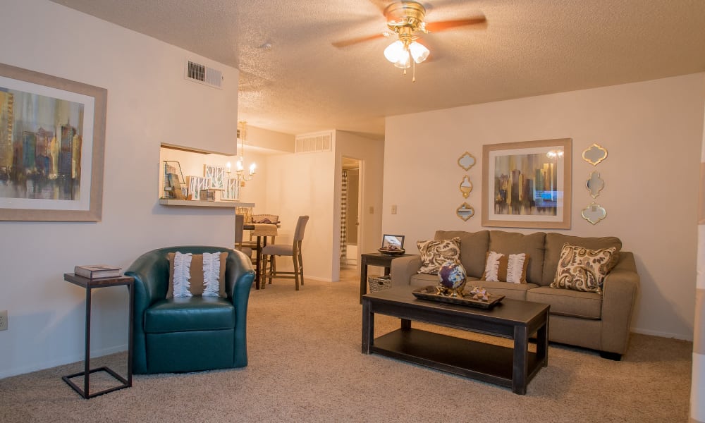 An apartment living room at Cimarron Pointe Apartments in Oklahoma City, OK