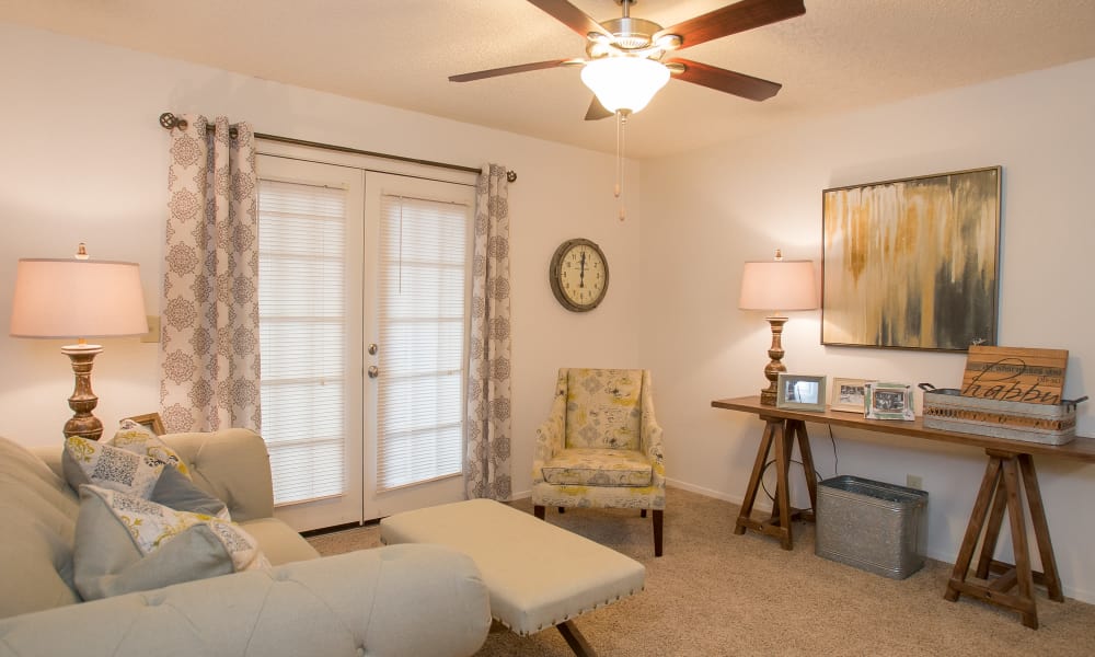 An apartment living room, fully decorated at Cimarron Pointe Apartments in Oklahoma City, OK