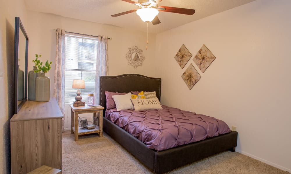 An apartment bedroom at Cimarron Pointe Apartments in Oklahoma City, OK