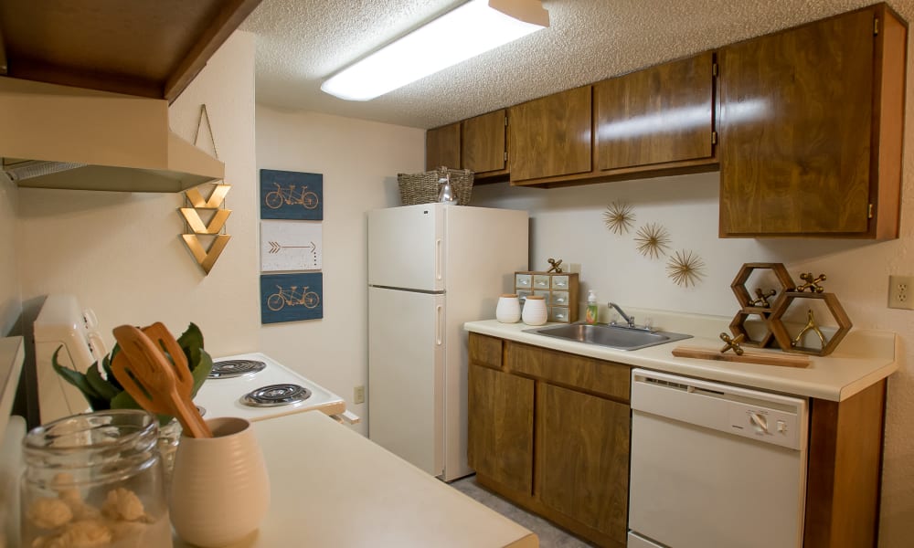 An apartment kitchen at Cimarron Pointe Apartments in Oklahoma City, OK