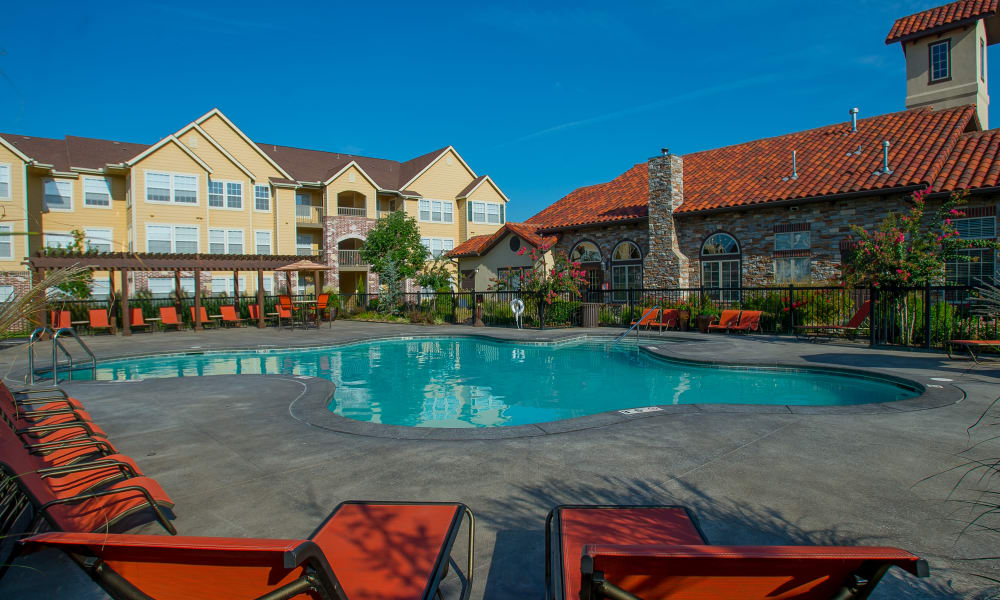 A large community pool at Coffee Creek Apartments in Owasso, Oklahoma