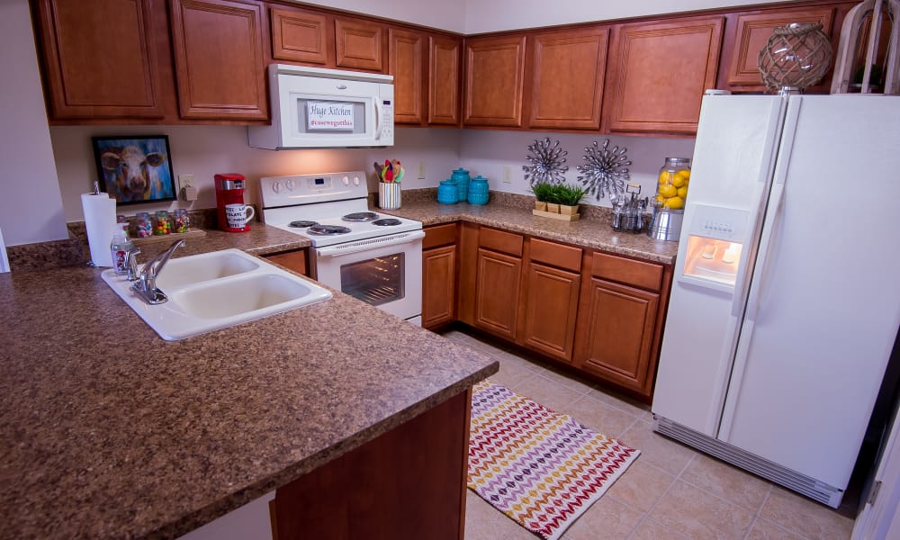 A large apartment kitchen at Villas at Aspen Park in Broken Arrow, Oklahoma