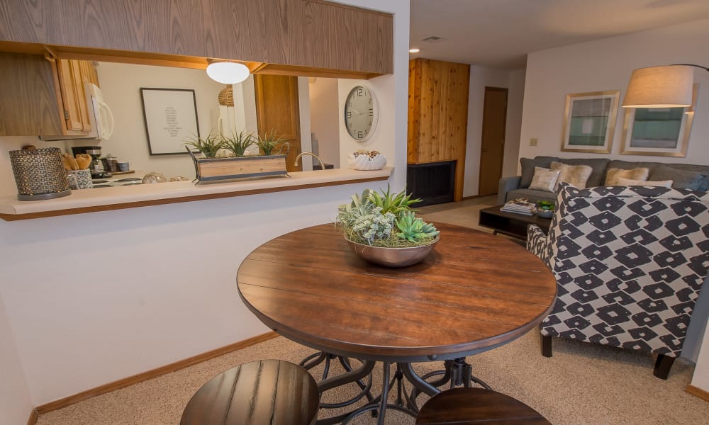 An apartment dining table at The Warrington Apartments in Oklahoma City, OK