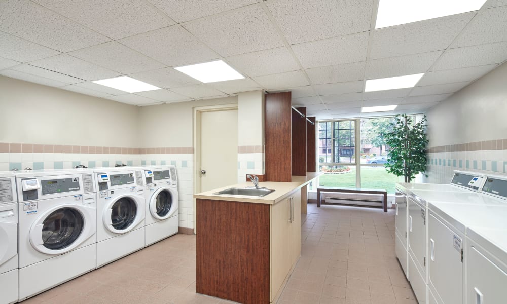 Photos Of Bristol Court In Mississauga On