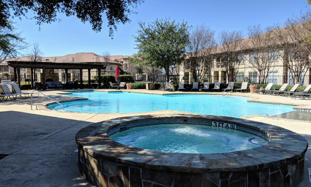 Enjoy Apartments with a Swimming Pool at Stone Lake Apartments in Grand Prairie, Texas