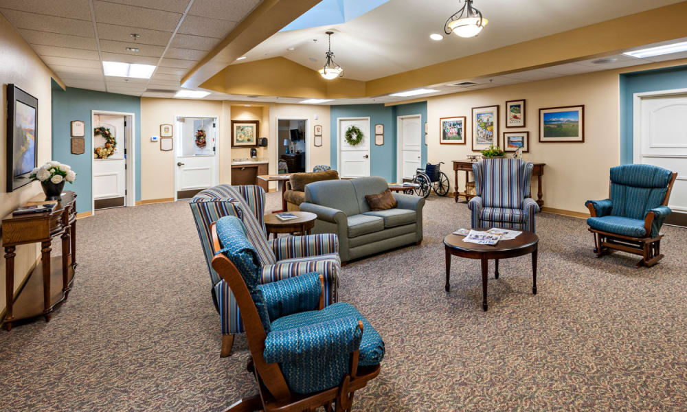 A memory care common room at Touchmark at Mount Bachelor Village in Bend, Oregon.