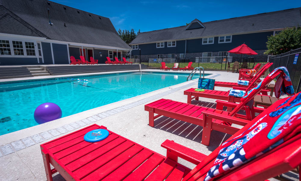 Luxurious poolside lounge at Mallards Landing Apartment Homes in Nashville, Tennessee