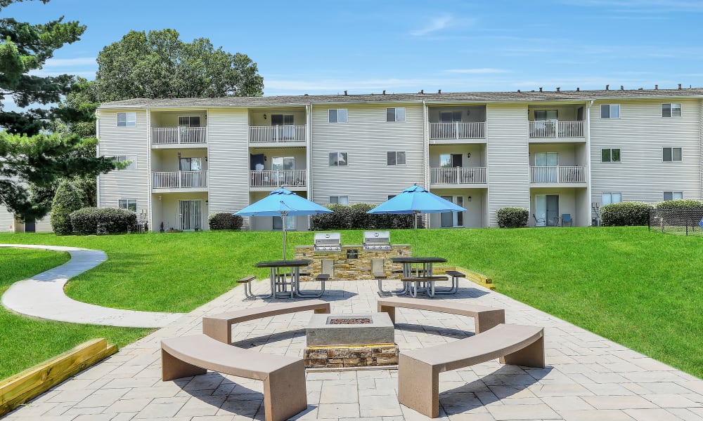 Our Apartments in Nashville, Tennessee offer an Outdoor BBQ Area