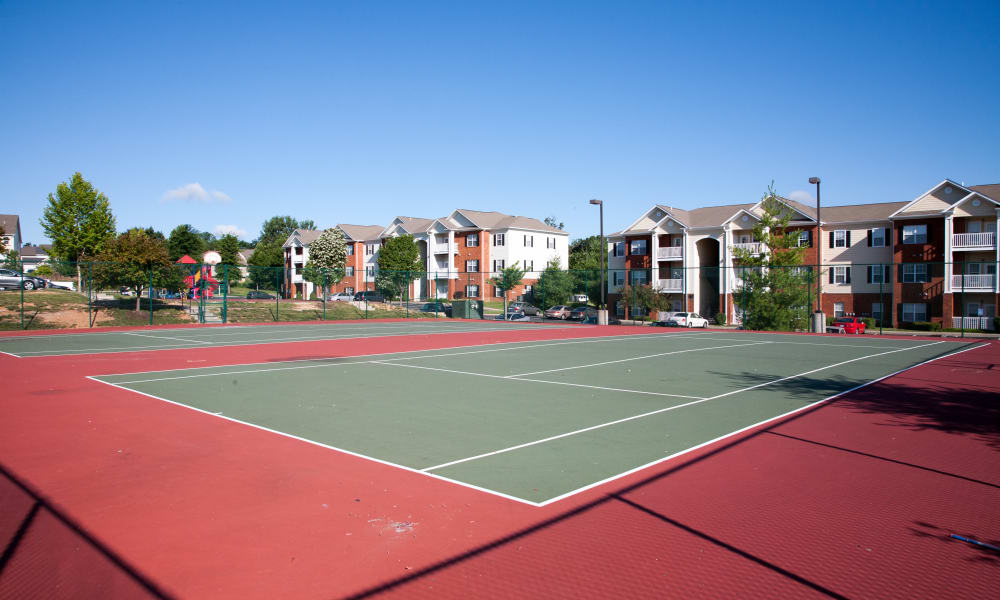 A tennis and basketball court at Peine Lakes in Wentzville, Missouri