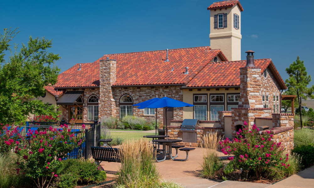 The building in front of Villas at Canyon Ranch in Yukon, Oklahoma