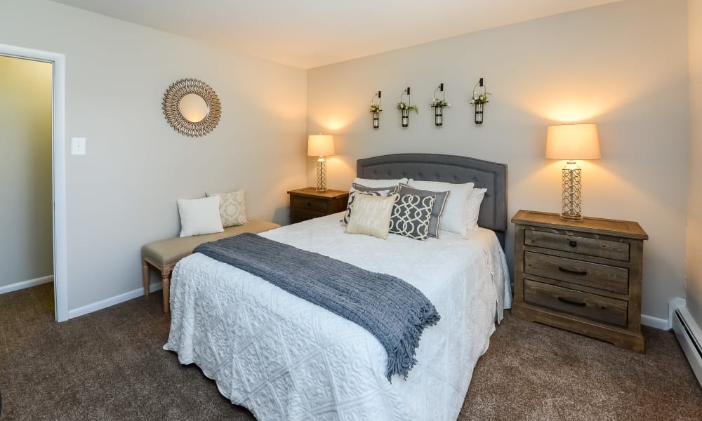 Photos of Roberts Mill Apartments & Townhomes in Maple Shade, NJ