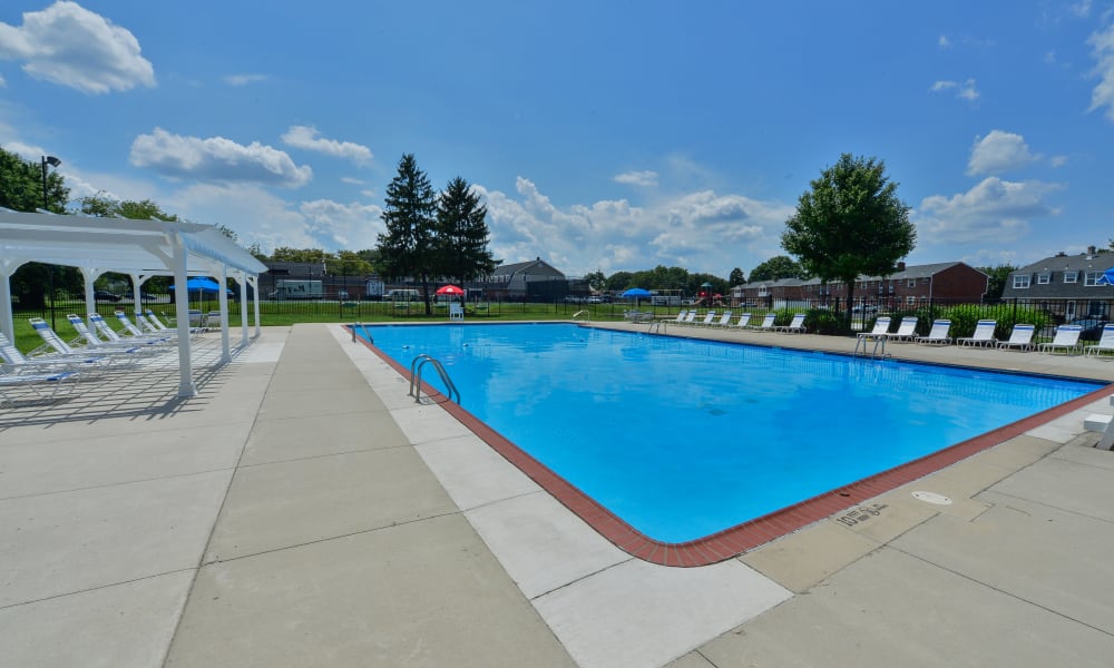 Photos of Roberts Mill Apartments & Townhomes in Maple Shade, NJ