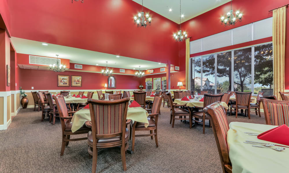 Resident dining area at Keystone Place at Legacy Ridge in Westminster, Colorado
