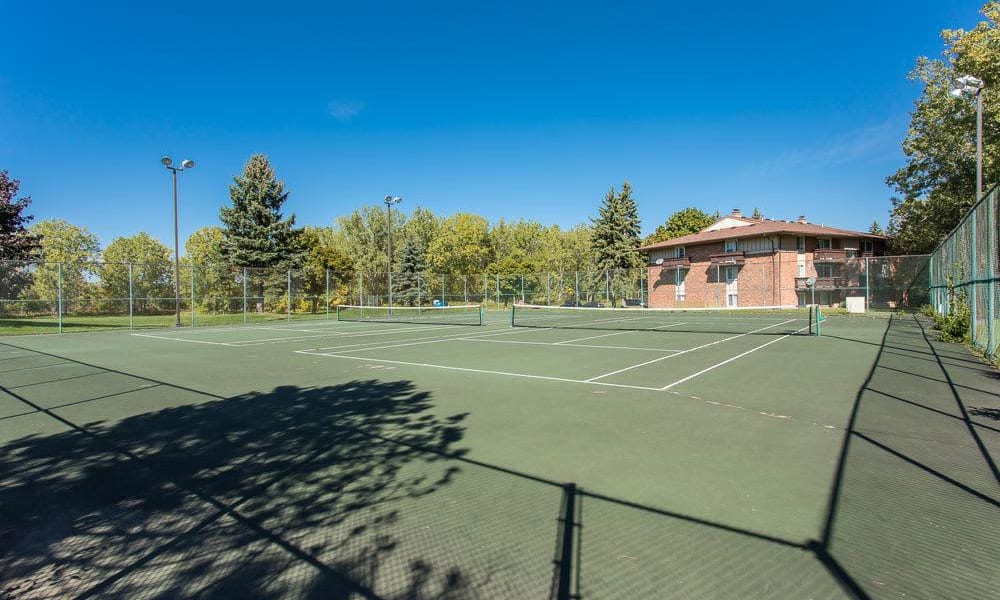 Tennis courts at Idylwood Resort Apartments in Cheektowaga, New York