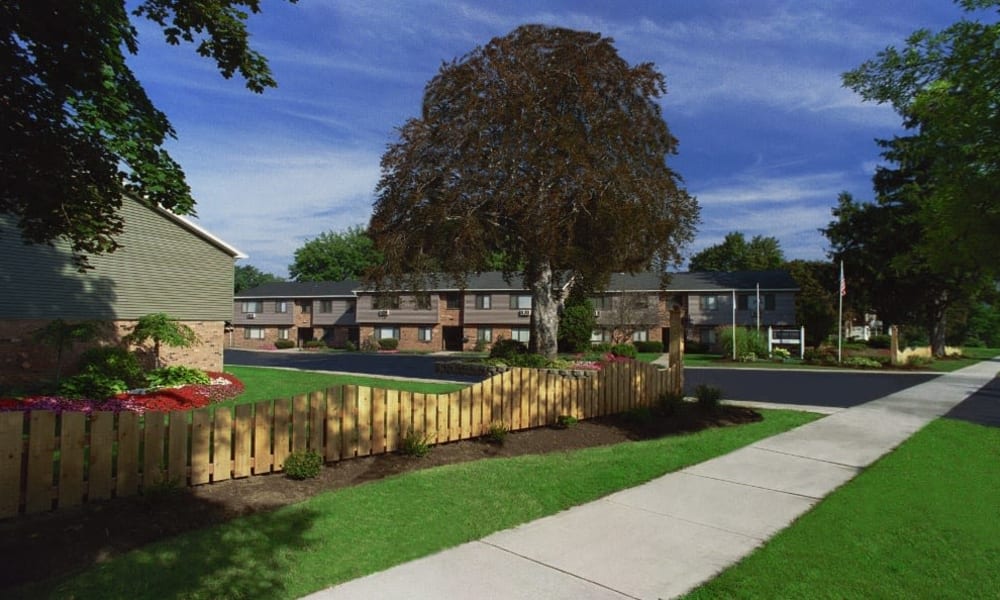Lush landscaping at Lake Vista Apartments in Rochester, New York