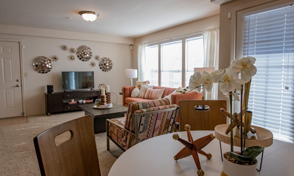 An apartment living room at Nickel Creek Apartments in Tulsa, Oklahoma